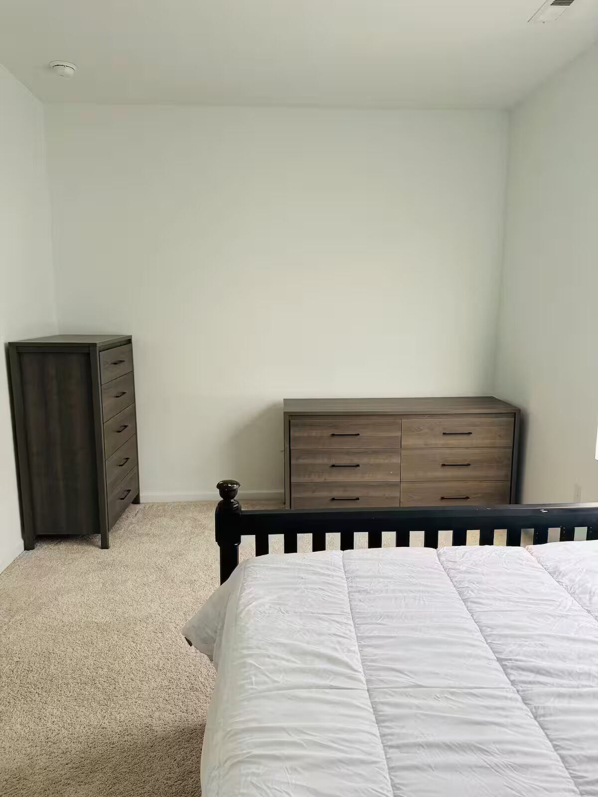 2 bedrooms, iron/ironing board, WiFi