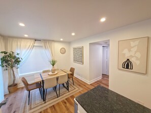 Dining - Private Nature Retreat Near Naval Base & Six Flags (Waukegan)