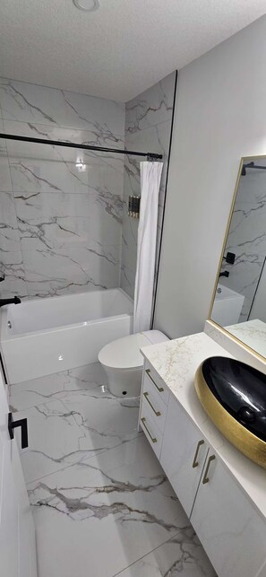 Hair dryer, towels, soap, toilet paper - Luxury Pondview Stay | 2 Private Suites | Sleeps 8 | Near YEG Airport (Nisku)