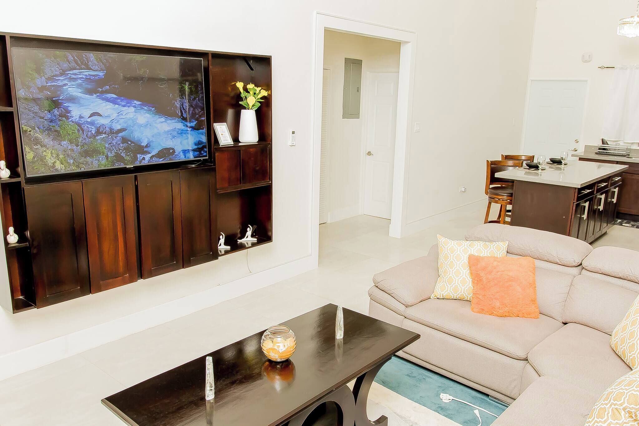 House, 2 Bedrooms, Balcony | Living room | Books