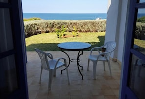 Outdoor dining - zakaria zerrad (Casablanca)