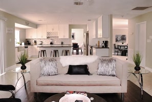 A modern living room with a sofa, two side tables, and a coffee table. - Family-Friendly Vegas Home, 10 Min to the Strip (Las Vegas)