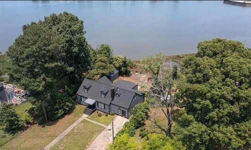 Waterfront Home Near Virginia Beach -Sleeps 16+