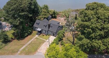 Waterfront Home Near Virginia Beach -Sleeps 16+