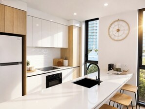 Private kitchen - Bright Surfers Paradise Beachside Retreat (Surfers Paradise)