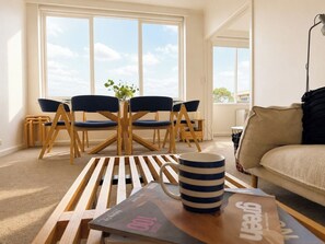 Living area - Spacious Retro Stay Steps from Chapel Street (South Yarra)