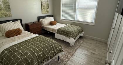 4BR Hazlehurst Home • Huge Fenced Yard • Near Hospital • Sleeps 10