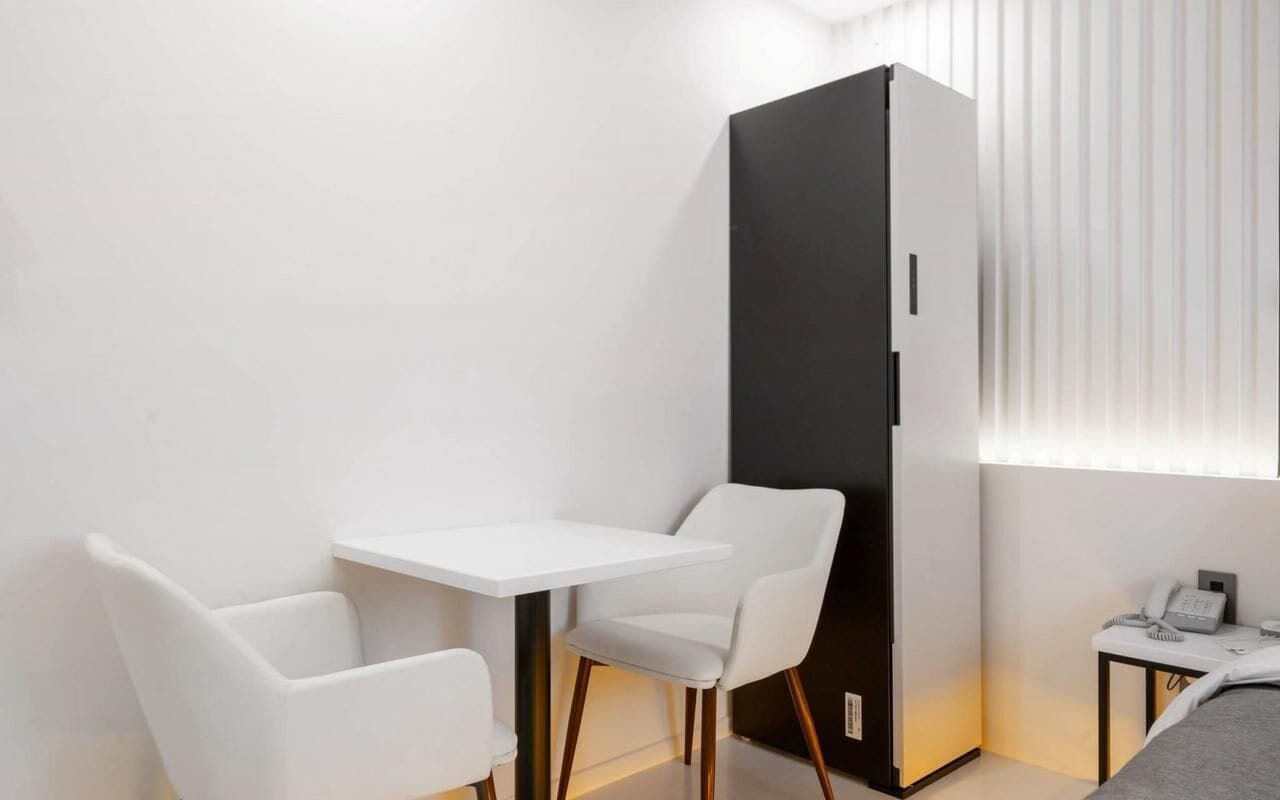 Premium-Mirror (85-inch TV, High Performance PC, 5 OTTs Free, Air Dresser, Air Purifier) | Dining