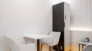 Premium-Mirror (85-inch TV, High Performance PC, 5 OTTs Free, Air Dresser, Air Purifier) | Dining
