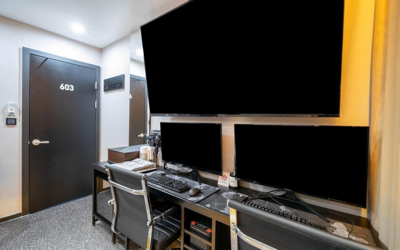 Deluxe-2PC (75-inch TV, 2 High Performance PCs, 5 OTT Services Free, Air Dresser, Air Purifier) | Business center