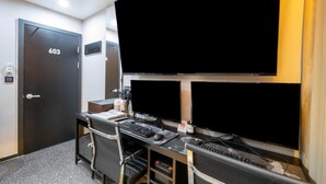 Deluxe-2PC (75-inch TV, 2 High Performance PCs, 5 OTT Services Free, Air Dresser, Air Purifier) | Centre d’affaires