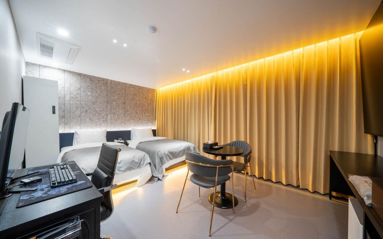 Signature Twin Room