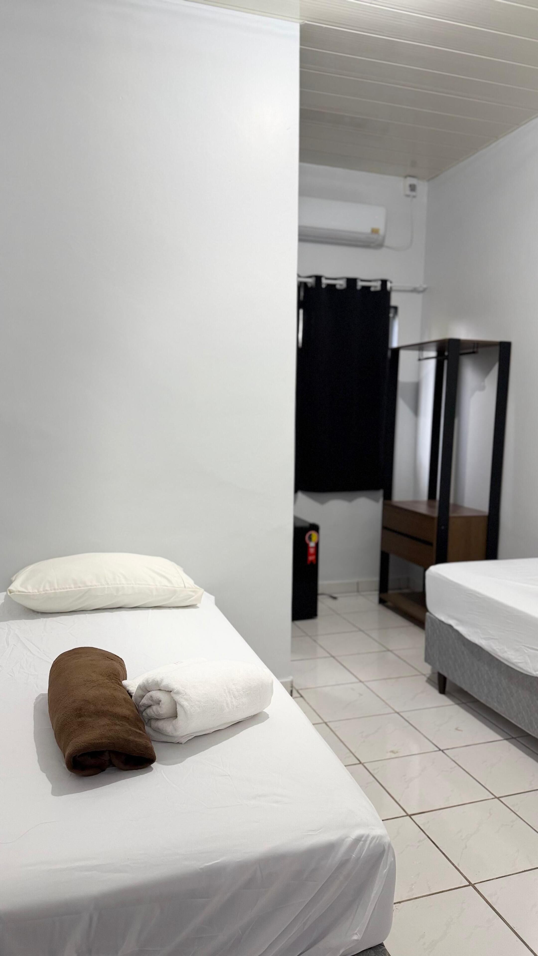 Quarto duplo conforto | Espaço de trabalho para notebook, Wi-Fi de cortesia