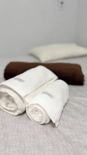 Chambre Confort avec lits jumeaux | Équipements de salle de bain
