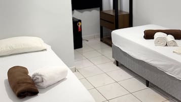 Quarto duplo conforto | Espaço de trabalho para notebook, Wi-Fi de cortesia