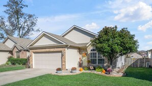 A residential house with a garage, a front yard with a tree, and a brick driveway. - Convenient Central Ky home in Georgetown, 11 mins to Horse Park (Georgetown)