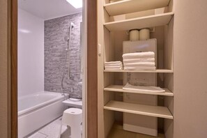 Apartemen Basic, 2 kamar tidur, pemandangan kota | Kamar mandi