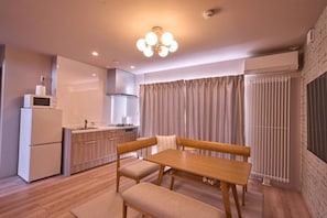 Apartemen Basic, 2 kamar tidur, pemandangan kota | Tempat makan