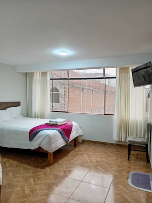 Classic Double Room, Private Bathroom, City View | Wi-fi percuma 