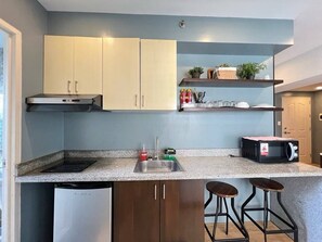 Private kitchen - Athena Suites in IT Park (Cebu City)