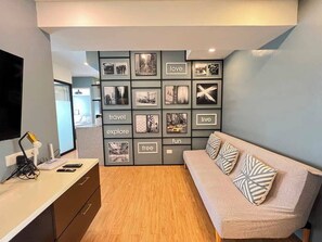 Living area - Athena Suites in IT Park (Cebu City)