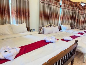 Desk, free WiFi - Lotus Blanc Homestay Villa (Krong Battambang)
