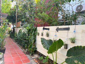 Property grounds - Lotus Blanc Homestay Villa (Krong Battambang)