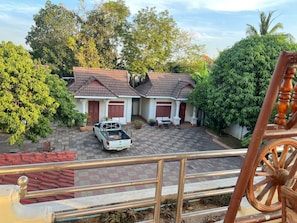 Property grounds - Lotus Blanc Homestay Villa (Krong Battambang)