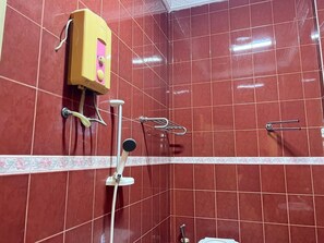 Bathroom - Lotus Blanc Homestay Villa (Krong Battambang)