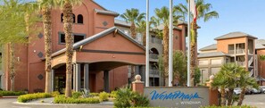 Exterior - 2-bedroom resort for 2027 Coachella in Indio w/refreshing AC, Lazy River, & Pool (Indio)