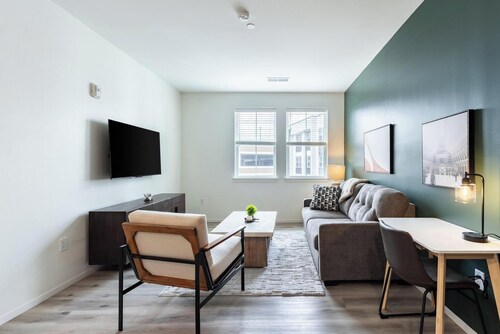 Landing | Spectacular 1BD in Steelpointe Harbor