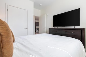2 bedrooms, desk, iron/ironing board, WiFi