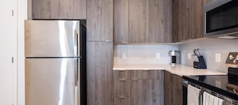 Landing | Spectacular 2BD in Steelpointe Harbor