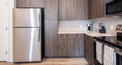 Landing | Spectacular 2BD in Steelpointe Harbor