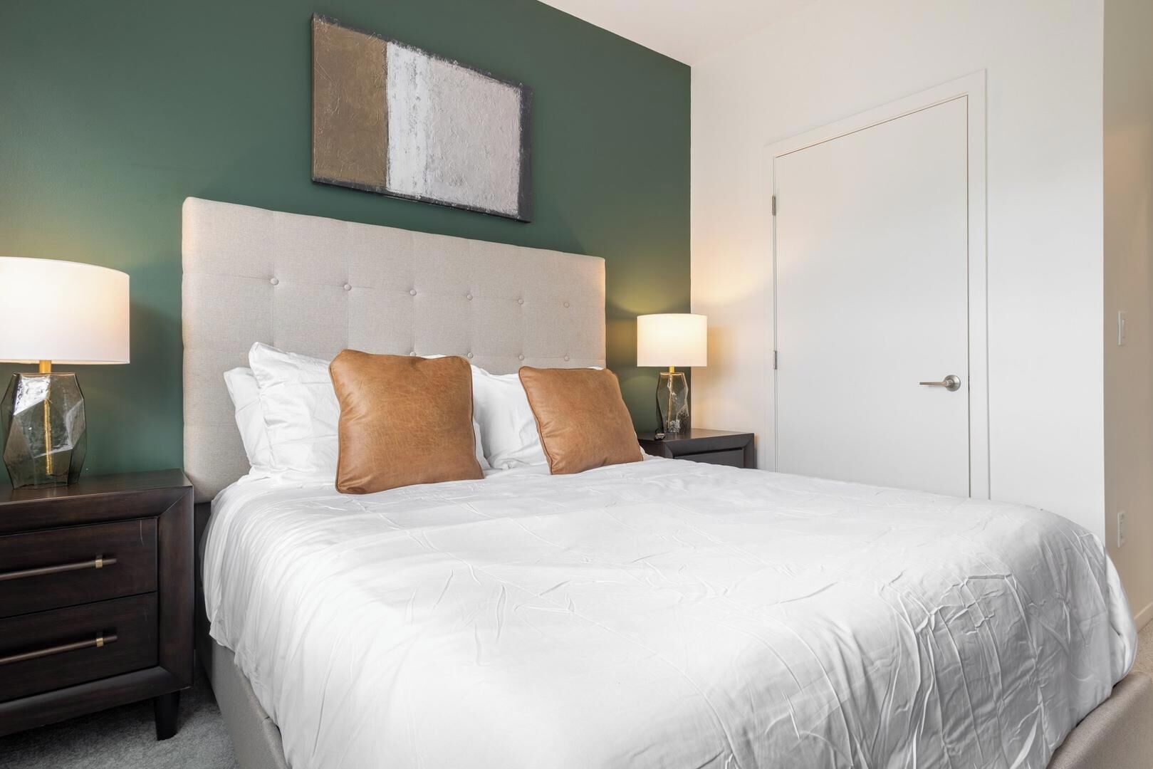 2 bedrooms, desk, iron/ironing board, WiFi