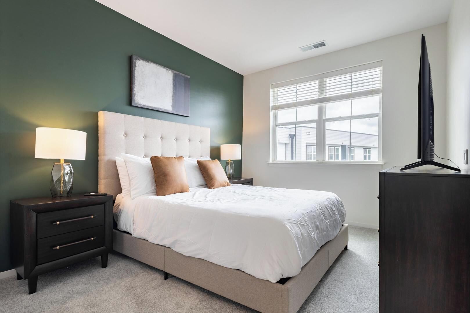 2 bedrooms, desk, iron/ironing board, WiFi
