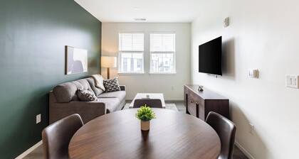 Landing | Beautiful 2BD in Steelpointe Harbor