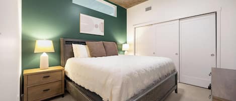 1 bedroom, desk, iron/ironing board, WiFi