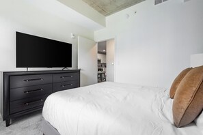 1 habitación, escritorio, tabla de planchar con plancha y wifi 