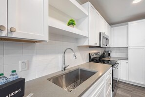 Refrigerador y comedor 