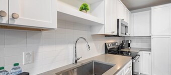 Landing | Spectacular 1BD in Steelpointe Harbor