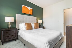 1 habitación, escritorio, tabla de planchar con plancha y wifi 