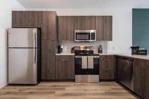 Refrigerador y comedor 