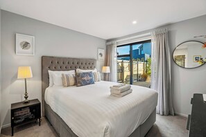 3 Schlafzimmer, Schreibtisch, Bügeleisen/Bügelbrett, WLAN