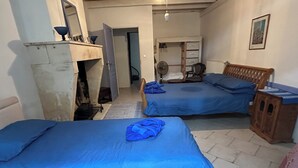 6 Schlafzimmer, Bügeleisen/Bügelbrett, Bettwäsche