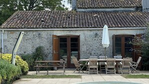 A stone building with a tiled roof, a pool, and outdoor furniture. - Farmhouse sleeps 12 - Pool, Table Tennis, Parking (St Andre de Lidon)
