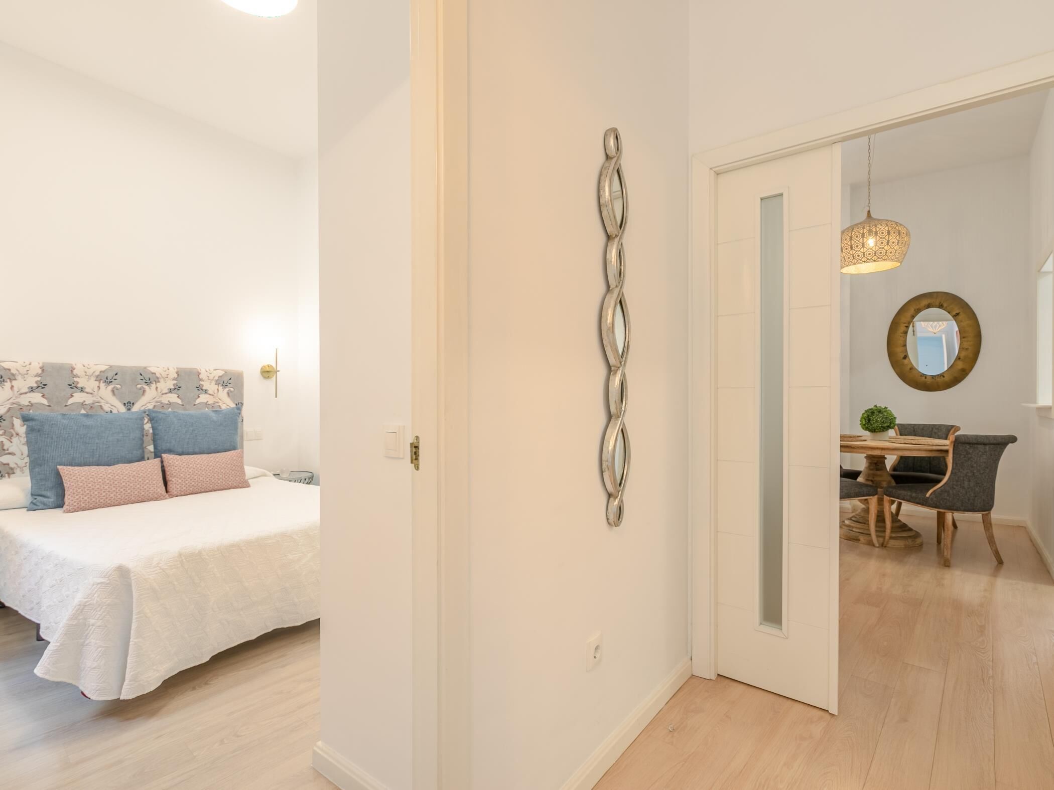 2 chambres, fer et planche à repasser, accès Internet, draps fournis