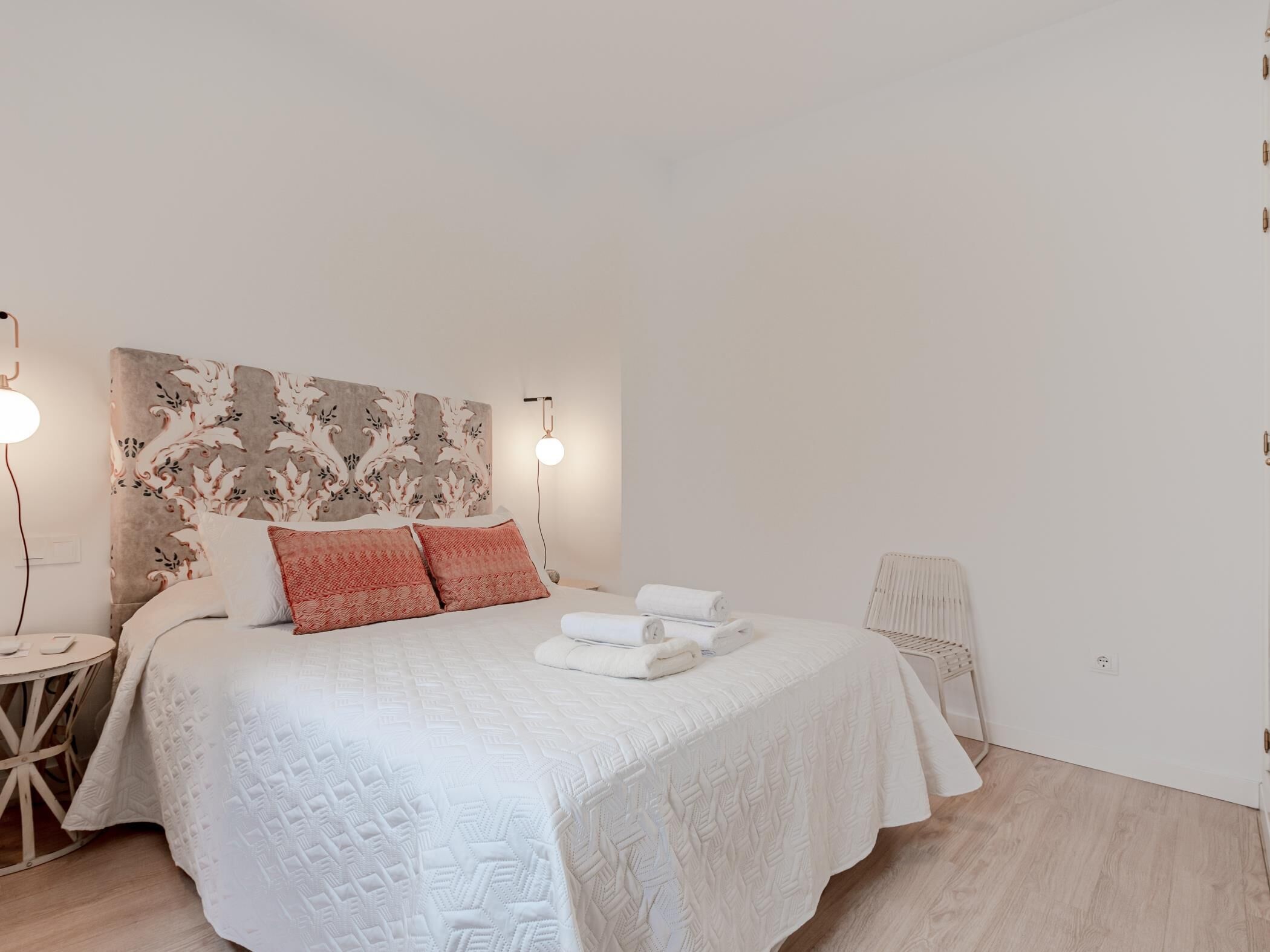 2 bedrooms, iron/ironing board, internet, bed sheets
