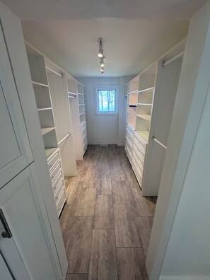 Interior - Beachfront Estate Perfect For Large Families In The Heart Of Balm Beach (Tiny)