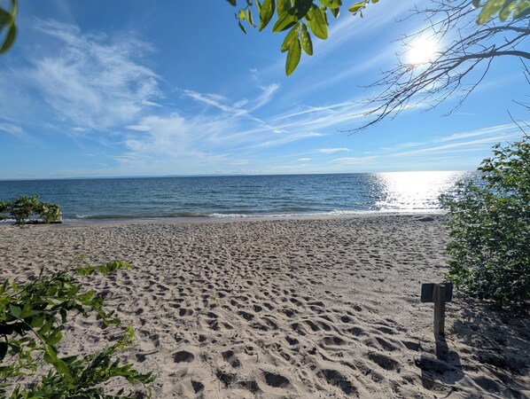 Beach - Beachfront Estate Perfect For Large Families In The Heart Of Balm Beach (Tiny)